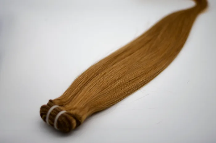Glatte Tempelhaar-Tresse in hellem Goldbraun